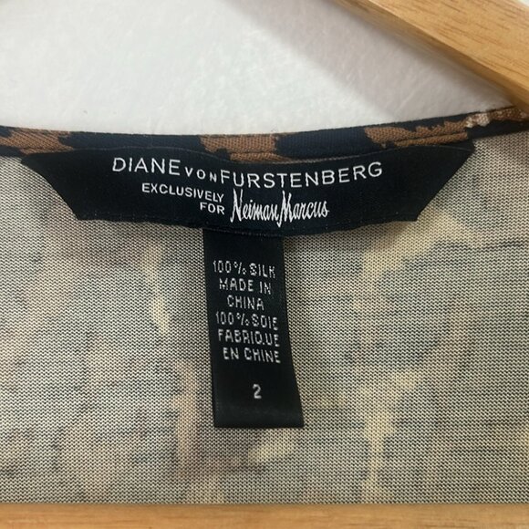 DVF Julian Leopard Print Silk Wrap Midi Dress Sz 2 neiman marcus - Picture 4 of 8